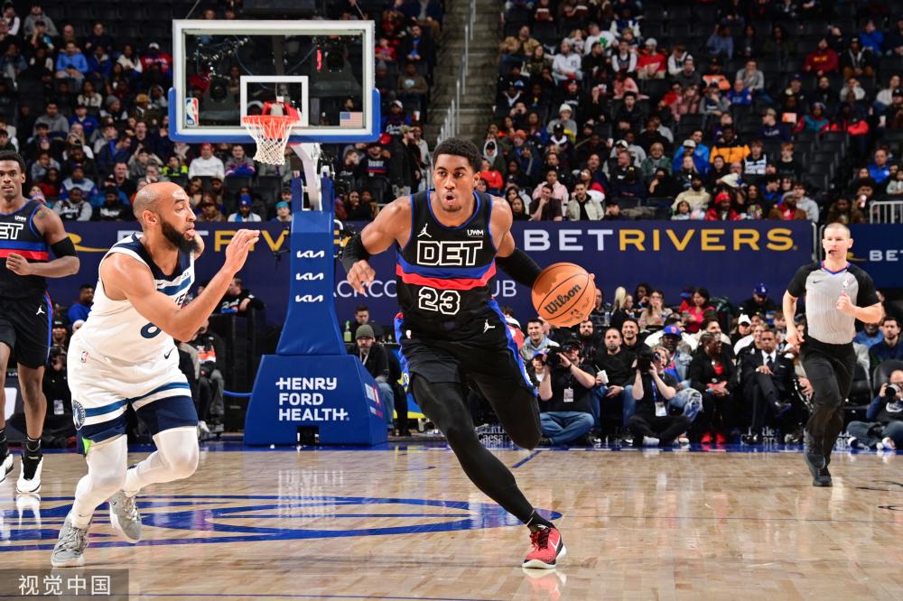 记者：小斯坦科维奇转会布鲁日的回购条款还在谈判当中.